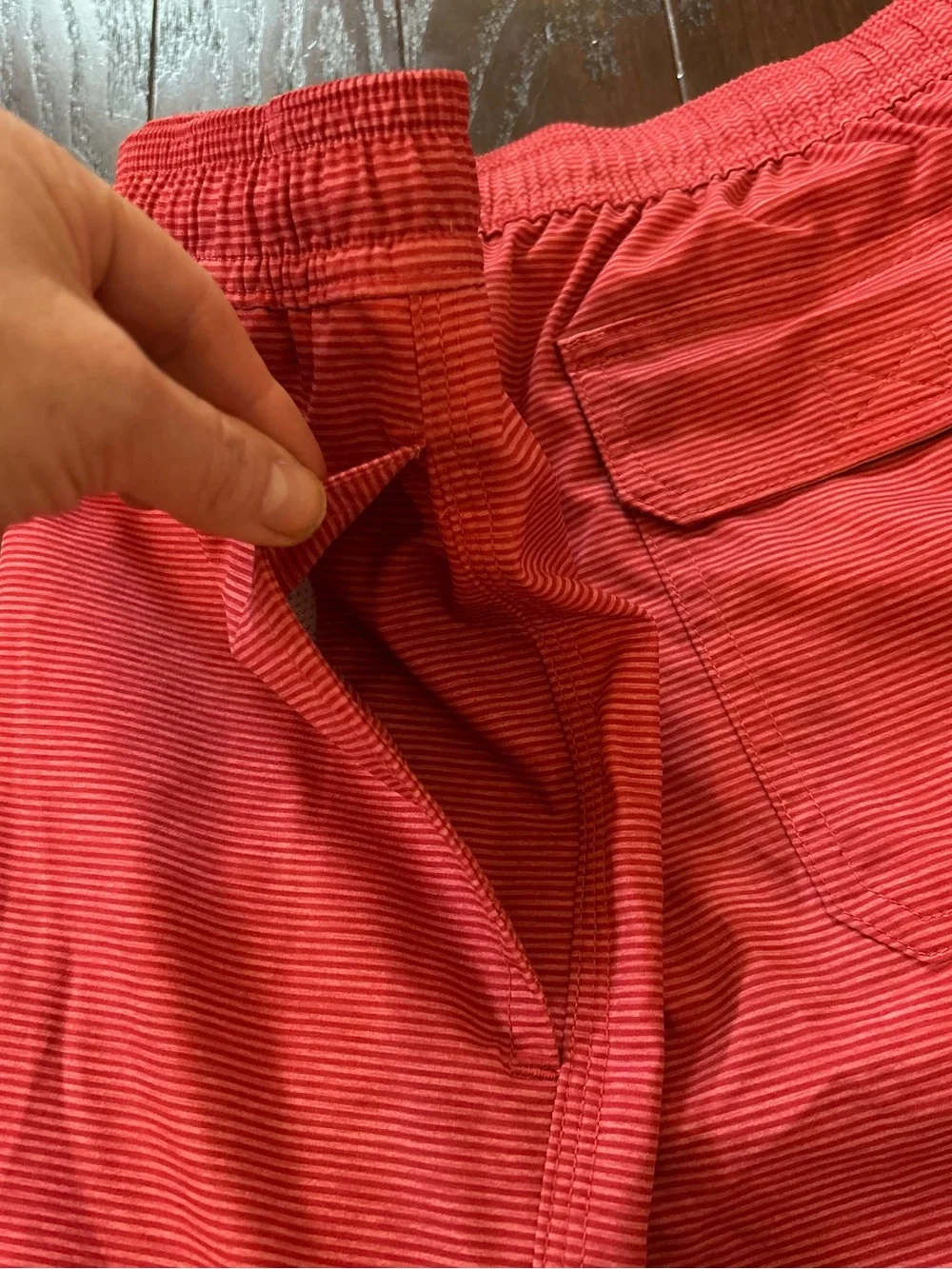 Vineyard Vines Island Swim Trunks, Size Men's Large, Jetty Red Stripe, Quick Dry
